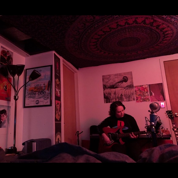 Meet your Posher, Jessica - Picture 3 of 3